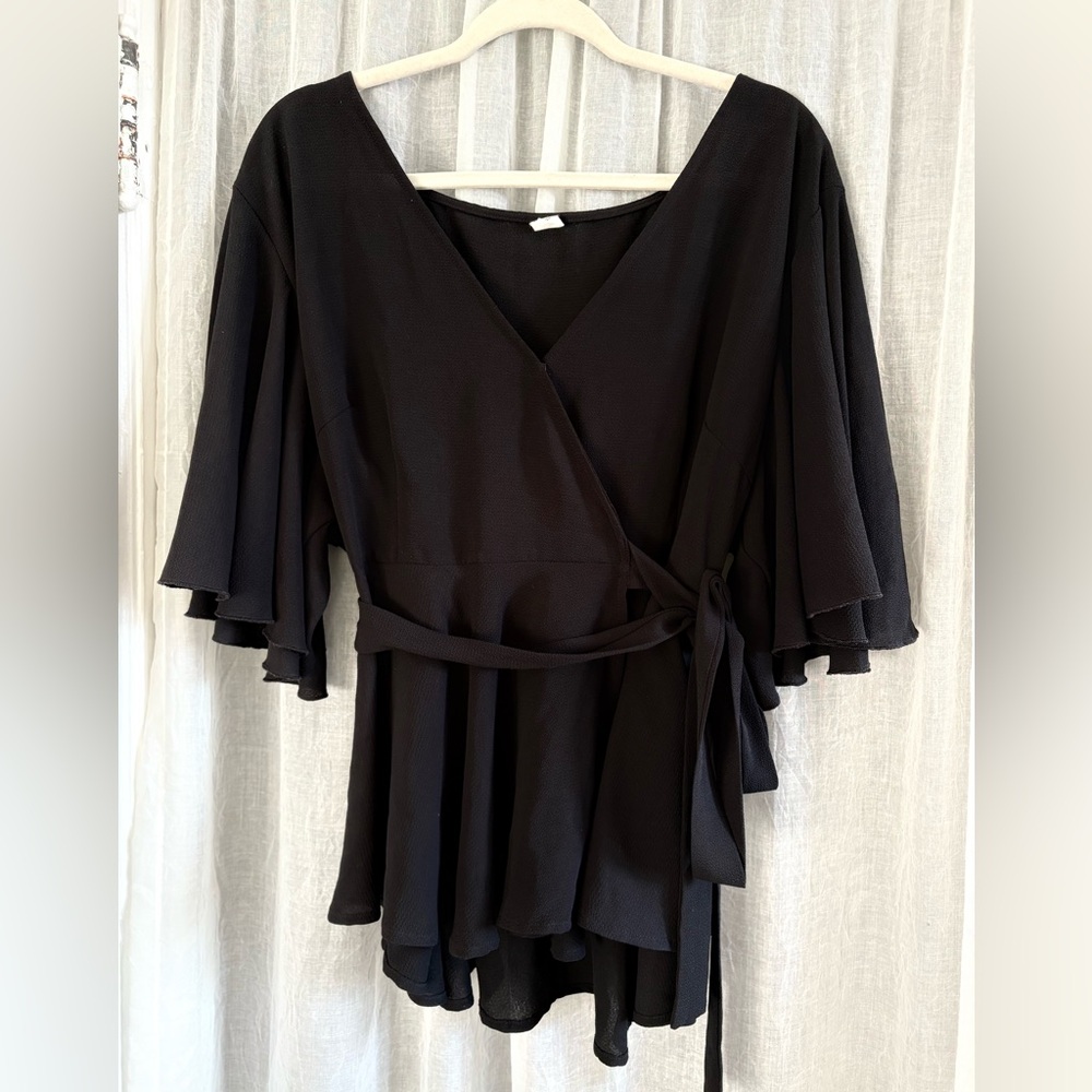 Elegant Flowy Black Tie-Front Short Sleeve Wrap Top Women's size 4XL